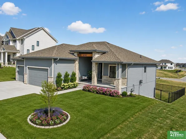 16962 Cora St, Bennington, NE 68007