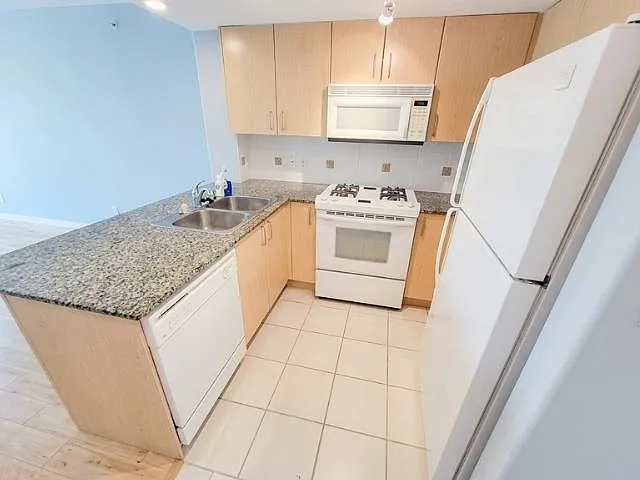 8460 Granville Ave #410 — Photo 6
