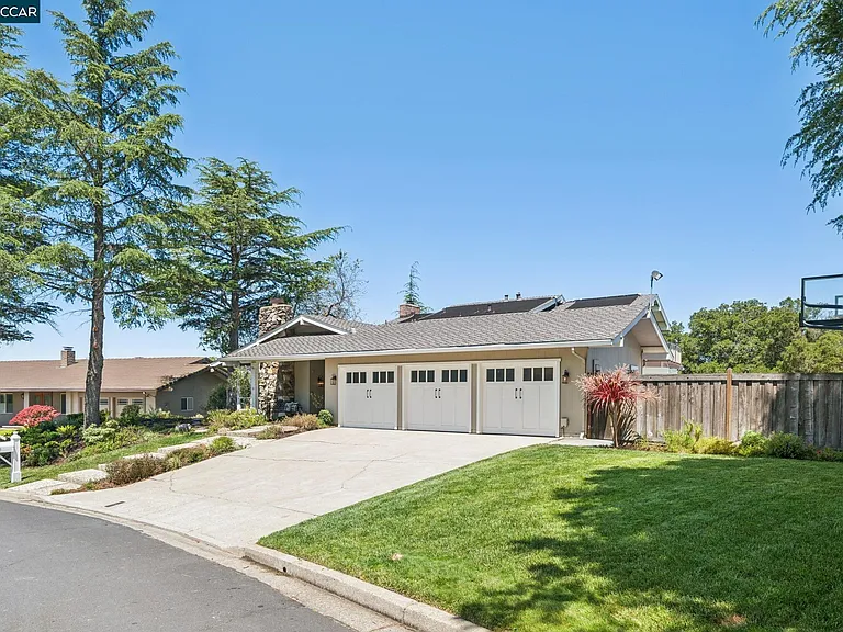 1933 Joseph Dr — Photo 14