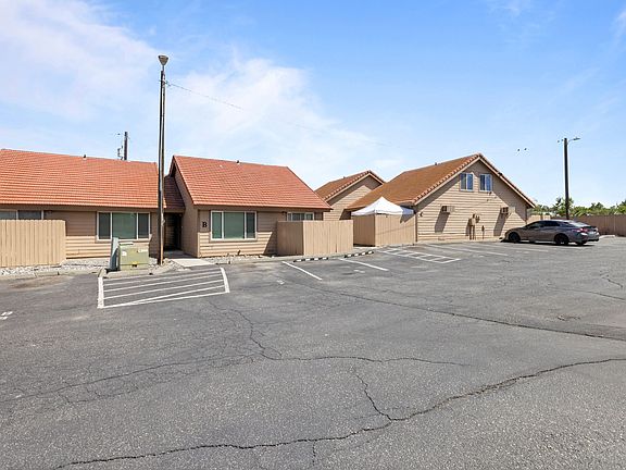 2nd image of 1025 W Entiat Ave #F21