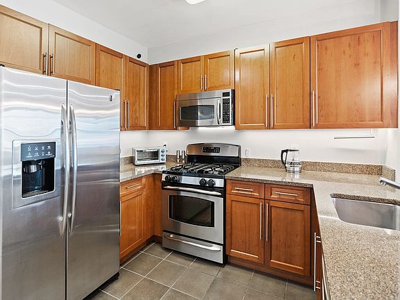 3rd image of 4 Constellation Pl APT 102