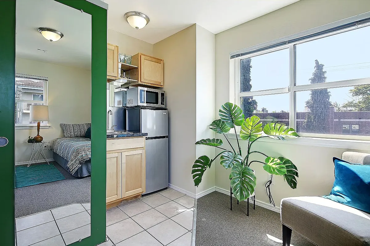 Fiora Efficiency Studios and Lofts — Photo 1