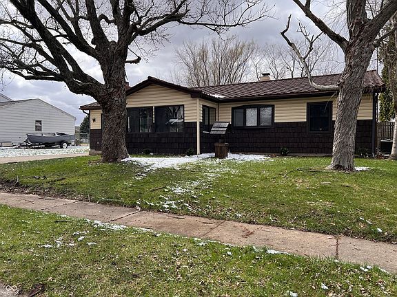 3rd image of 2 Walden Dr