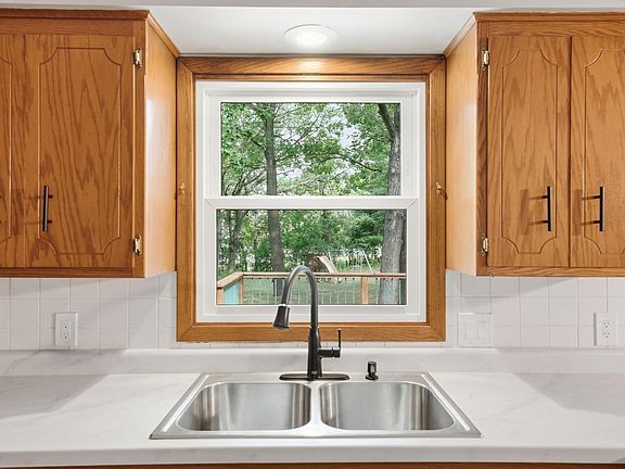5th image of 13239 Oakwood Rd