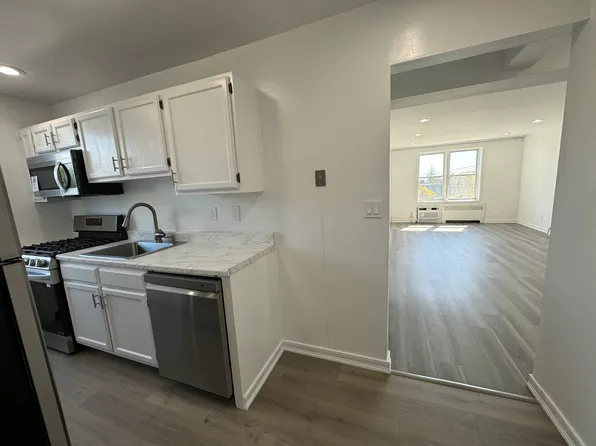 45 Maple St APT 3C, Norwalk, CT 06850