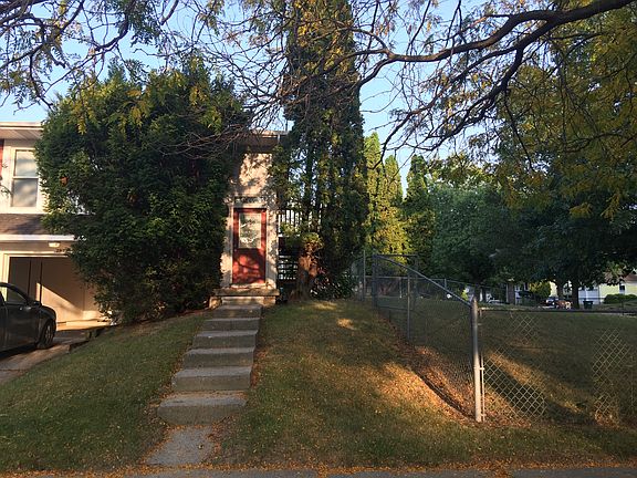 Duplex from sidewalk