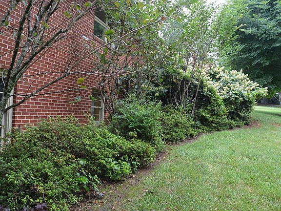 5th image of 2151 Laurel Ln