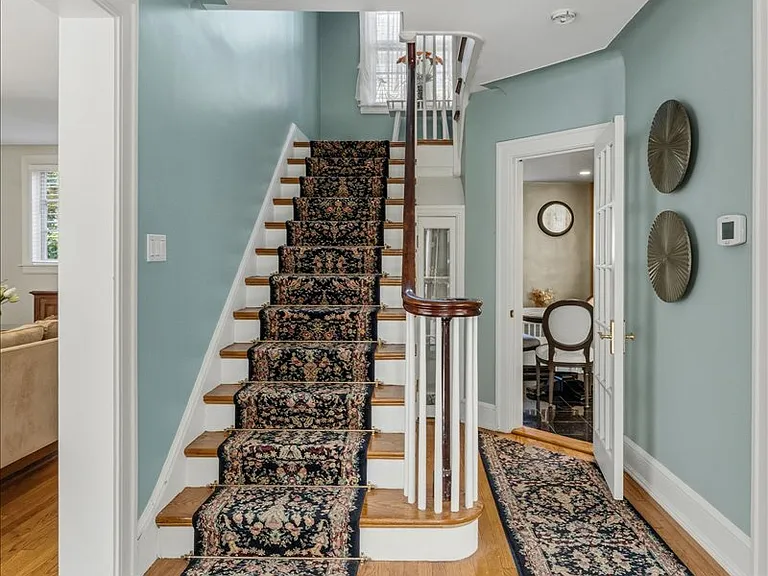 180 Greenway Ter S — Photo 16
