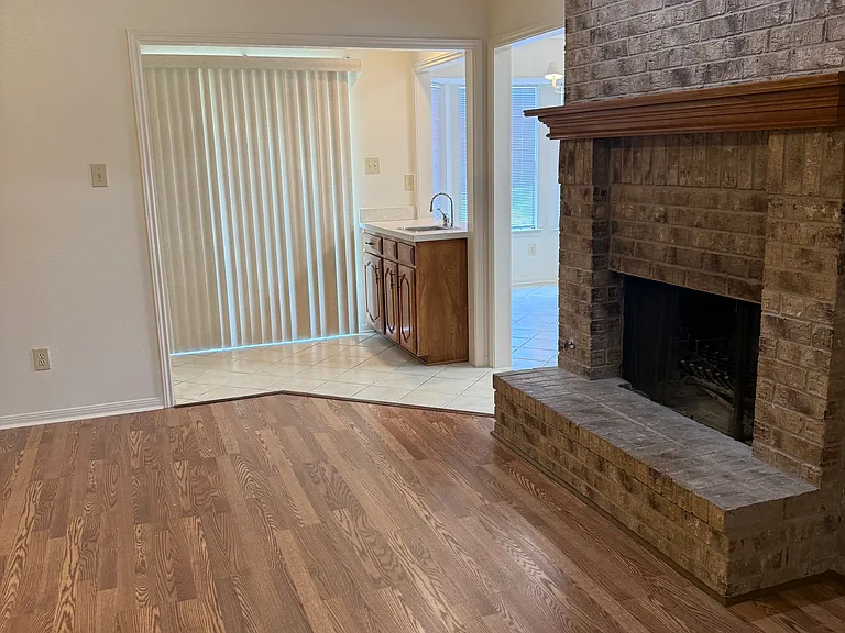12922 Chandler Dr — Photo 5