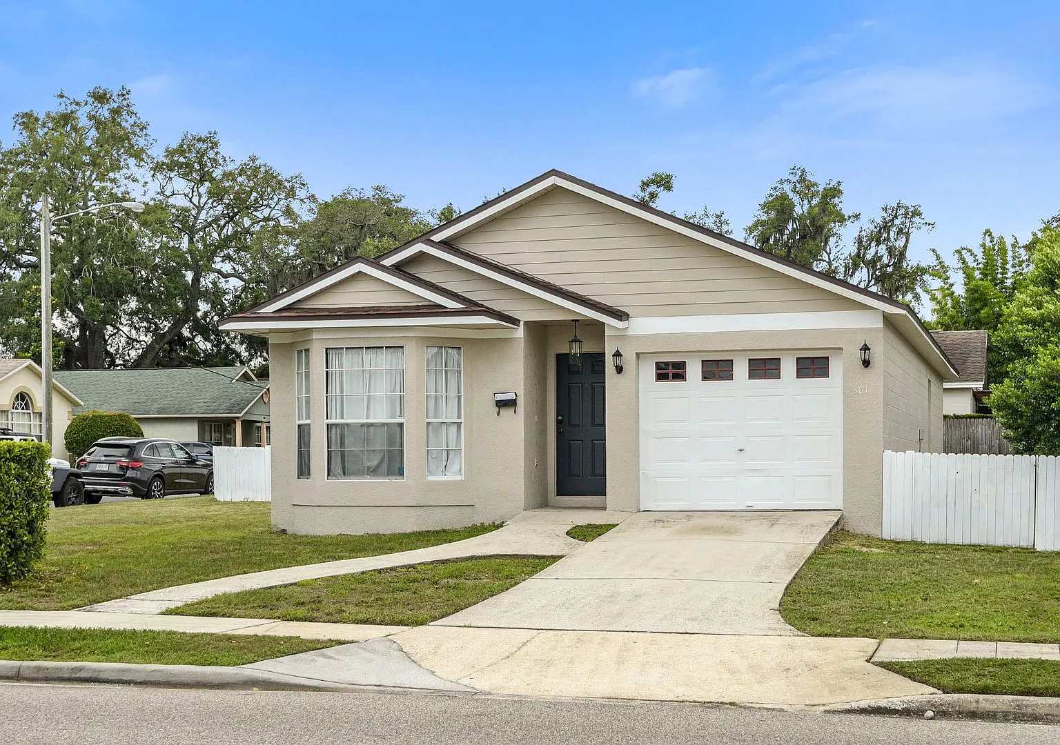 Winter Park 3 bedroom steps to shopping, dining. — Photo 3