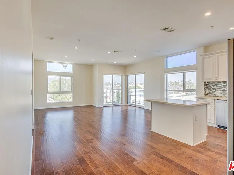 155 S Oxford Ave #506 — Photo 3