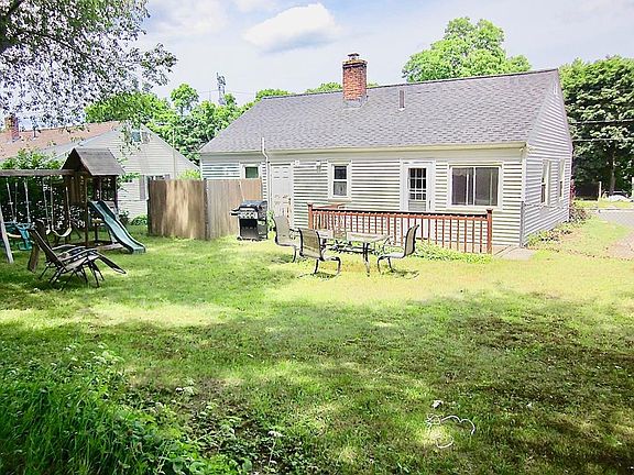5th image of 183 Stoughton St