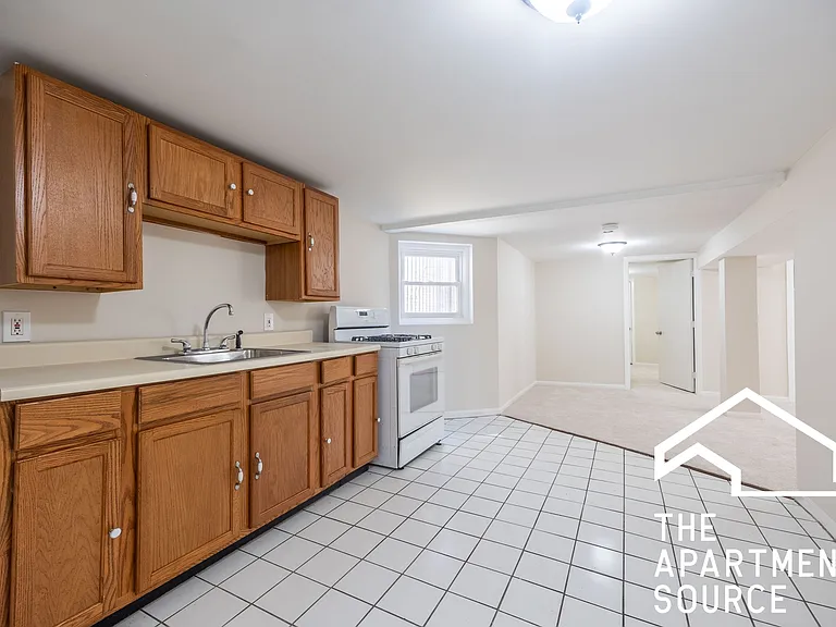 2110 N Avers Ave #G — Photo 1