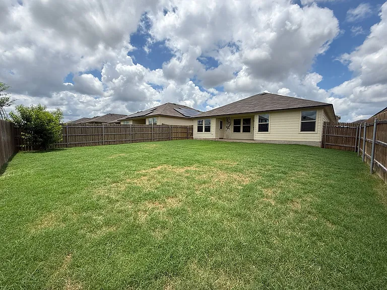 9610 Murandy Dr — Photo 32