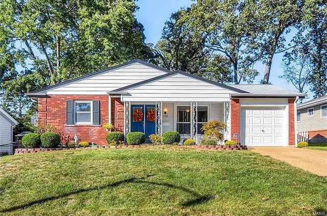 1st image of 129 Huntleigh Forest Dr