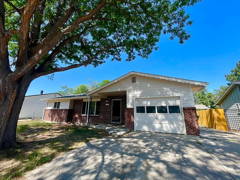 1201 Ponderosa Dr — Photo 1