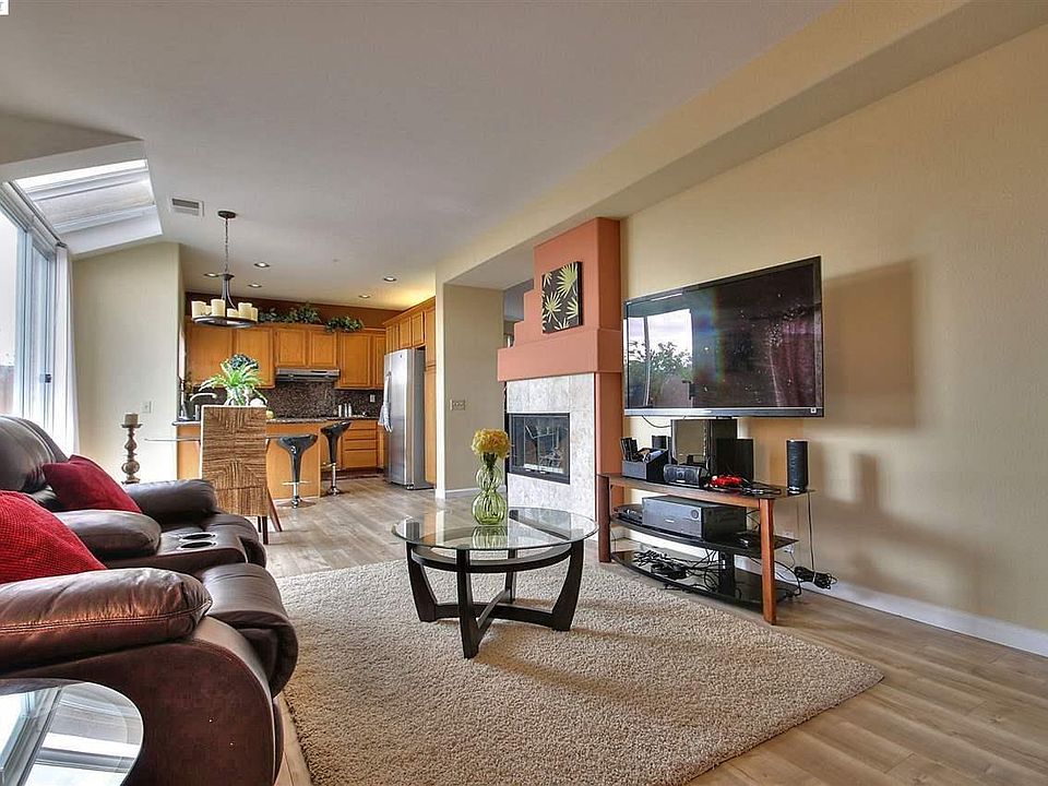1st image of 32424 Monterey Dr