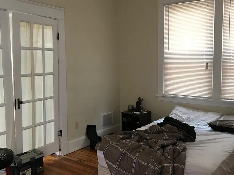 439 Warner St — Photo 6