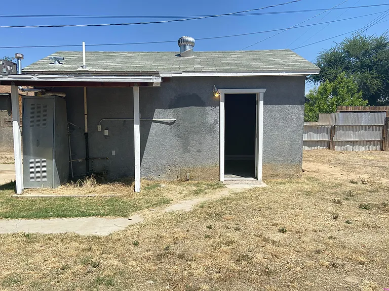 701 McClean Ave — Photo 6
