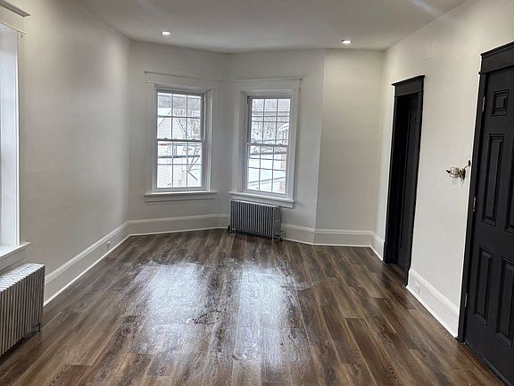 3rd image of 142 3rd St Unit 2