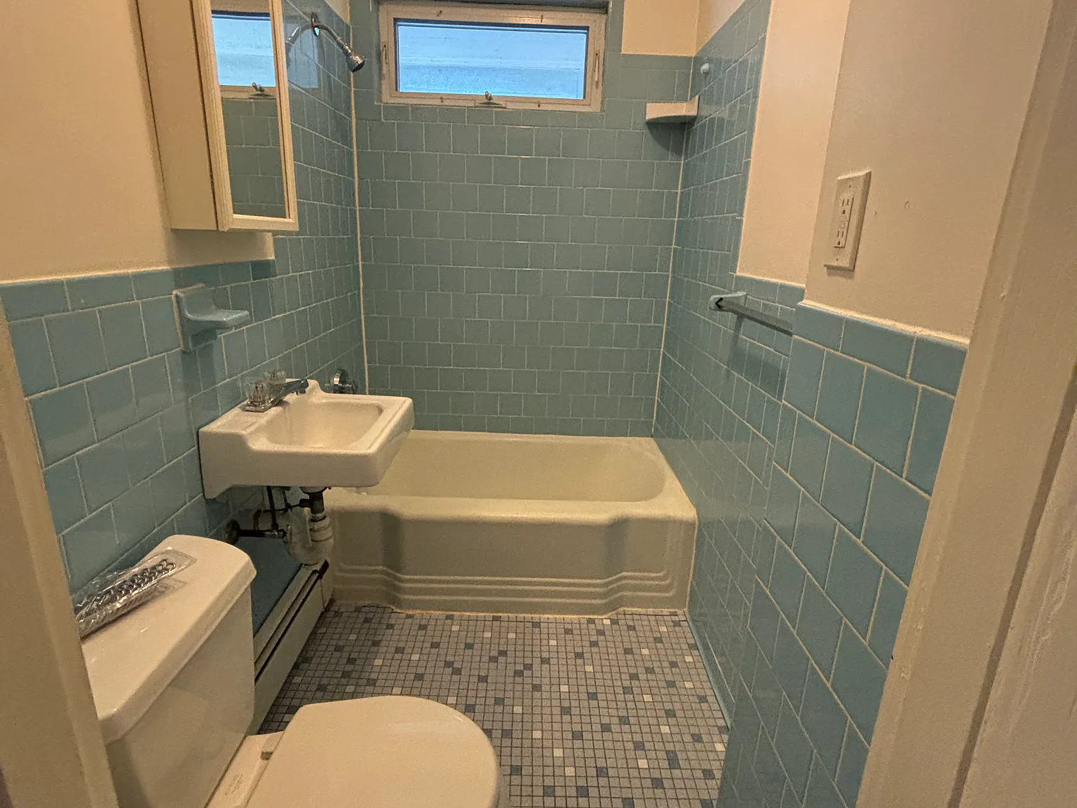 148 Crescent St — Photo 3