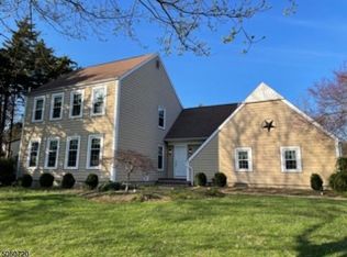 37 Magnolia Rd, Somerset, NJ 08873