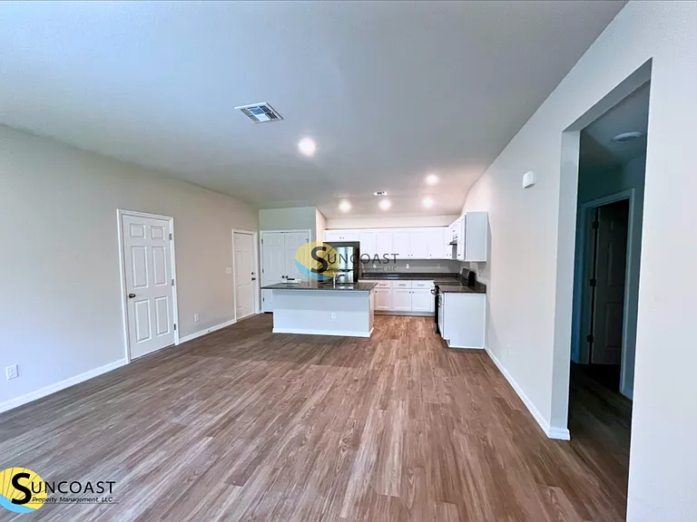 353 Reeves St — Photo 3