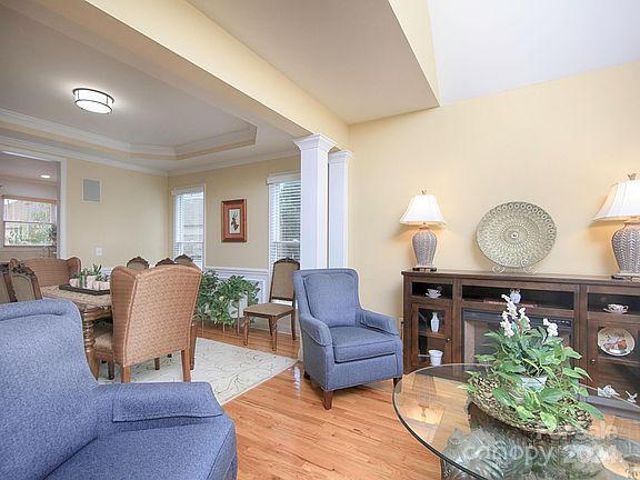 5th image of 112 Cloister Ln