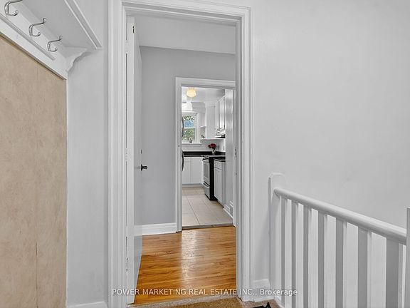 5th image of 391 Greenwood Ave