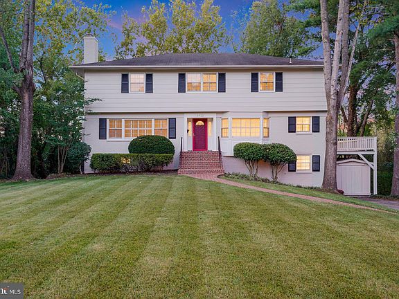 2nd image of 8422 Porter Ln