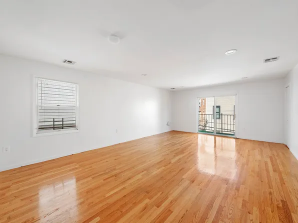 83 Oxford Avenue image 2 of 24