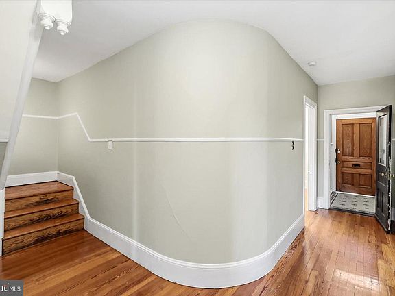 5th image of 138 Rector St