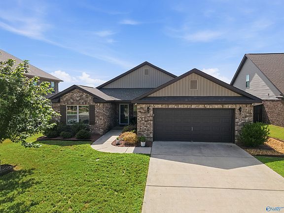 3rd image of 150 Edgestone Dr