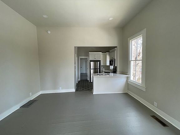 3rd image of 1121 Columbus St