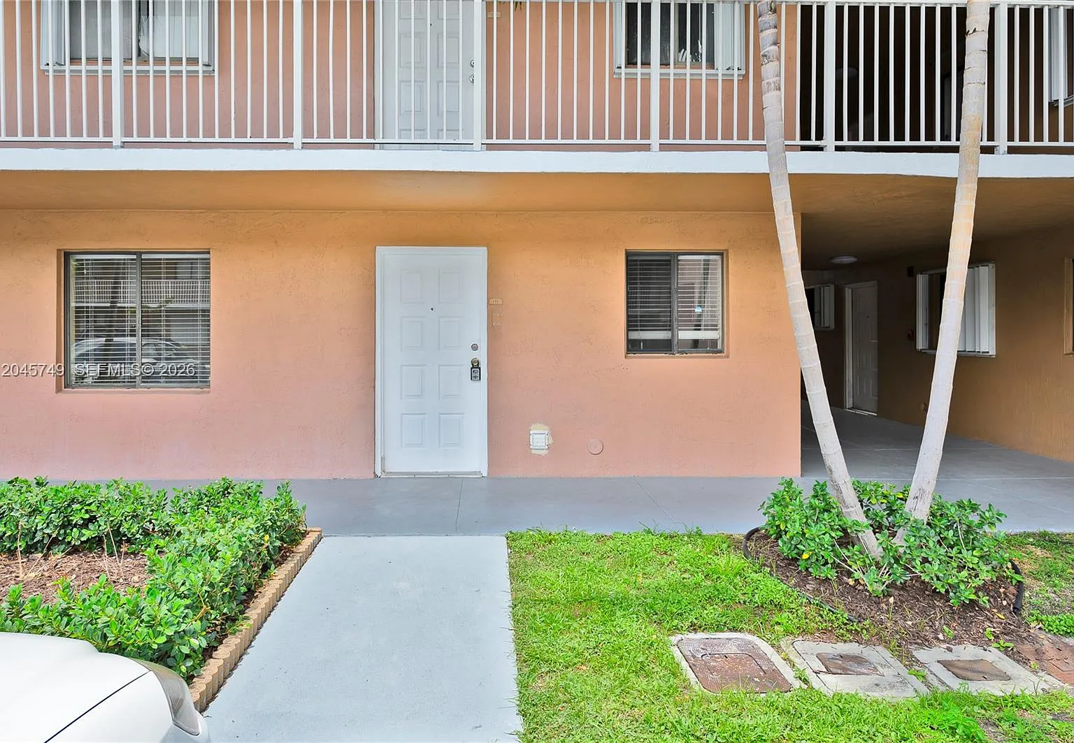Villamore Condo — Photo 1