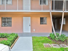 6041 W 24th Ave, Hialeah, FL