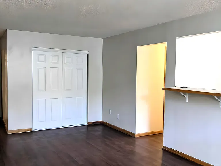 Twin Pines Apartments — Photo 40