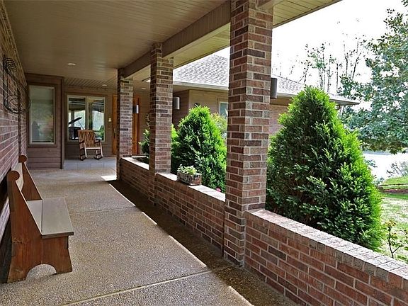 4th image of 61 Portsmouth Dr
