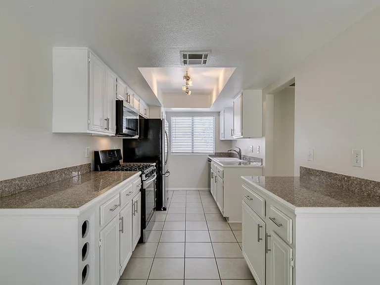 784 Anne Ln — Photo 26