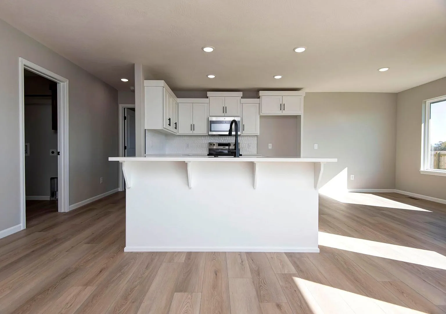 South Nixa 4 Bedroom Family Home — Photo 3