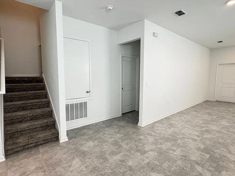 3141 Laurent Loop — Photo 37