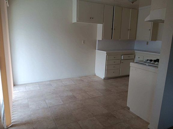 5th image of 928 W Huntington Dr #28