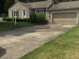 2412 Bears Den Rd, Youngstown, OH 44511