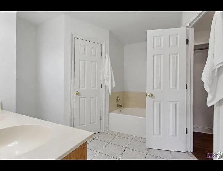 327 Greenhaven Dr — Photo 12