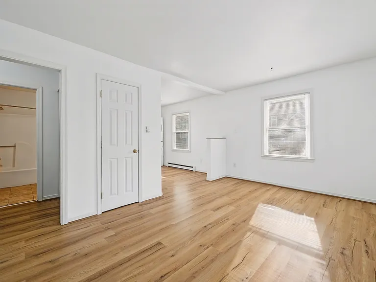 1605-1607 Monteiro Ave — Photo 10