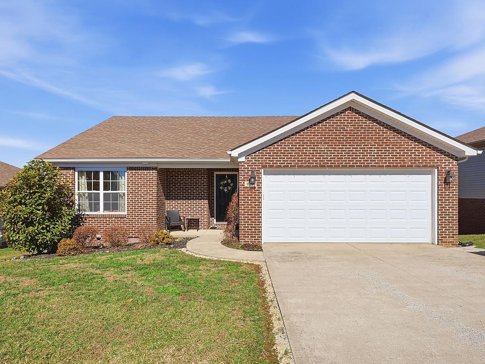 1st image of 620 Fairfax Ln