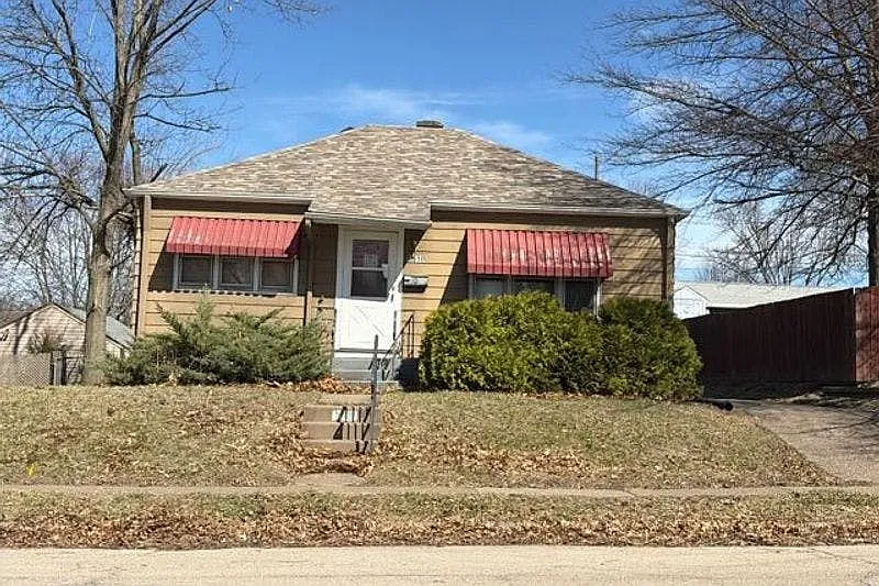 2510 Oak St photo 1