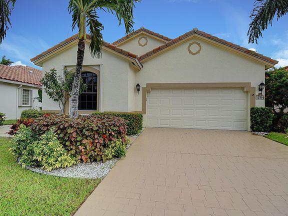 2nd image of 10394 Lexington Cir S