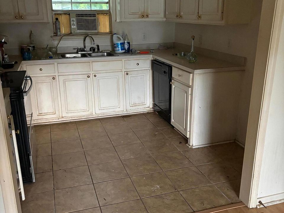2nd image of 125 Dogwood Hill Dr