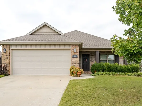 2900 W Millstone Dr, Fayetteville, AR 72704